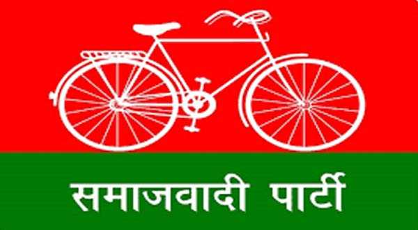 बलरामपुर: पूर्व विधायक के मामले को लेकर सपा नेताओ ने डीएम से की मुलाकात